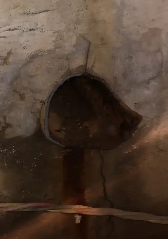 Left edge of right-hand door