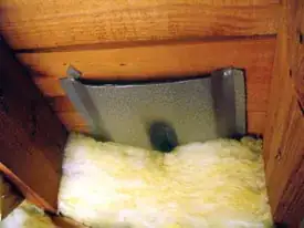 metal rafter vent between wooden roof and insulation