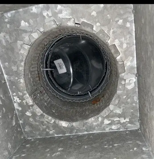 looking in up at a ceiling register