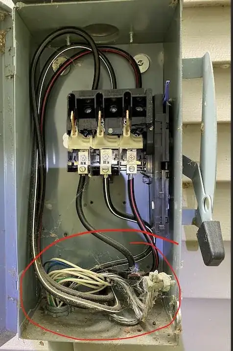 Generator disconnect switch on outside of house