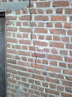 Crack on the wall 3