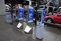 Bus ticket vending machines in the United States that display instructions in English (en) and Spanish (es)