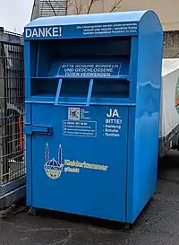 Altkleider-Container, Islamic Relief Kleiderkammer, Farbe: blau