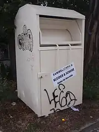 Altkleider-Container, Sammelstation, ohne Betreiberkennzeichnung, Farbe: weiß