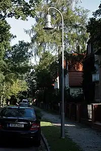 Spitzbogenmast mit Gusssockel mit 9-fl. Hängeleuchte BAMAG A11