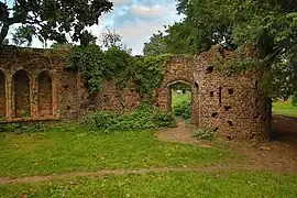 Rovine finte, costruite per assomigliare a rovine vere