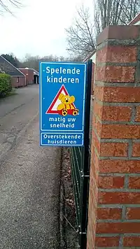 A sign warning people that children play around here at a small local children's daycare in the Groninger city of Winschoten, Oldambt, The Netherlands.(traffic_sign=hazard + hazard=children)