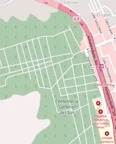 Vialidad interna del Cementerio General del Sur.