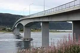 南西から見た Sørstraumen Bridge。
