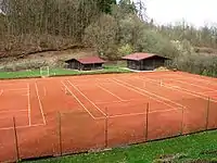 Tennis courtleisure=pitchsport=tennissurface=clay