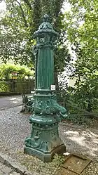 Typ I (Fischkopf und Fischmotiv am Fuß).